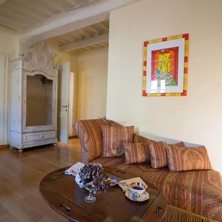 Palazzo Rocchi - Residenza D'epoca 3* Lucca
