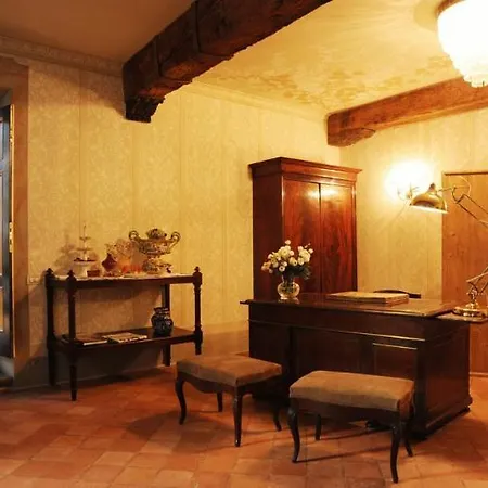 Nocleg ze śniadaniem Palazzo Rocchi - Residenza D'epoca 4*