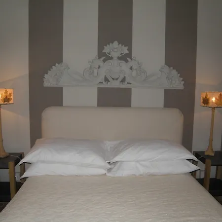 Palazzo Rocchi - Residenza D'epoca 4*