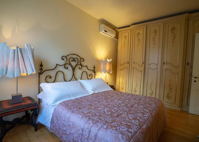 فندق مبيت وإفطار Palazzo Rocchi - Residenza D'epoca لوكا