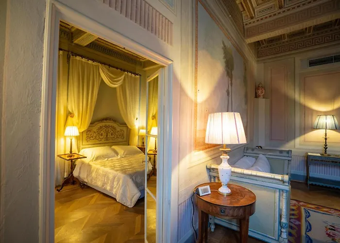 Palazzo Rocchi - Residenza D'epoca 4* لوكا