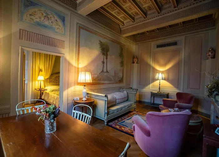 Palazzo Rocchi - Residenza D'epoca لوكا