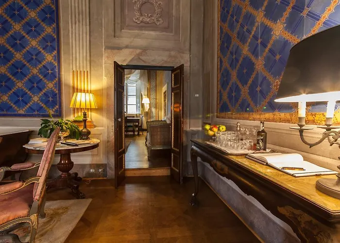 Palazzo Rocchi - Residenza D'epoca 4*