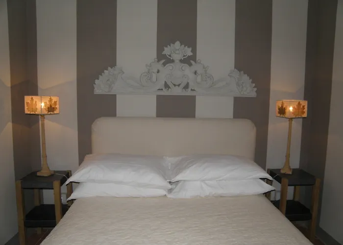 Palazzo Rocchi - Residenza D'epoca 4*